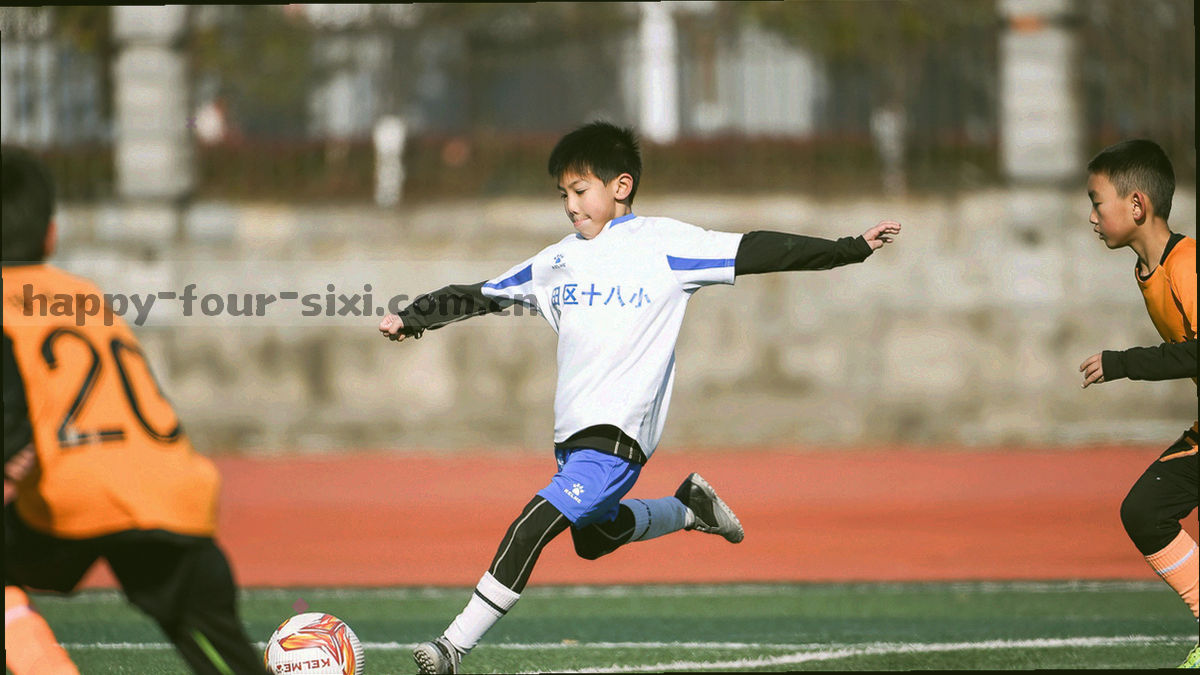 几何线条构成的导航结构抽象图，喜红色块标记改版位置